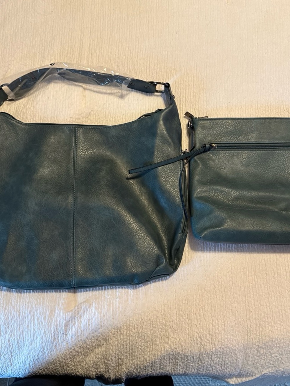 Source Unknown Teal Shoulder Bag with Matching Pouch
